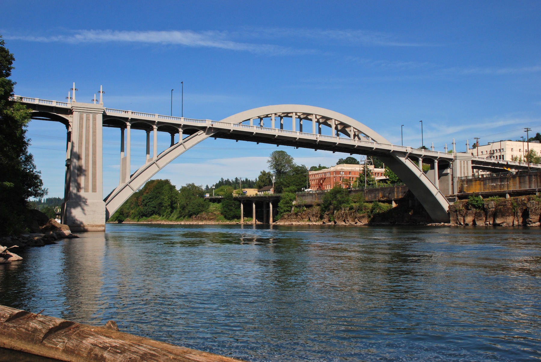 The Oregon City Arch Bridge spanning the Willamette River